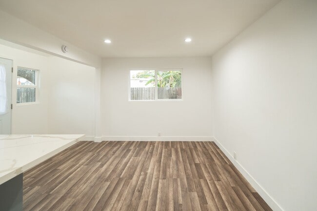 Building Photo - OPEN HOUSE TUESDAY 13,2025@ 6:30pm!       ...