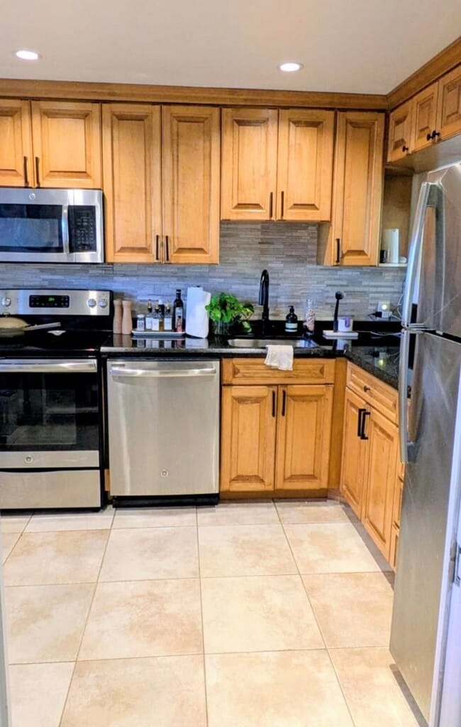 Building Photo - 3100 N Palm Aire Dr