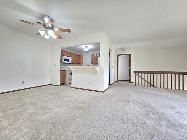 Building Photo - 940 Prairie Dr