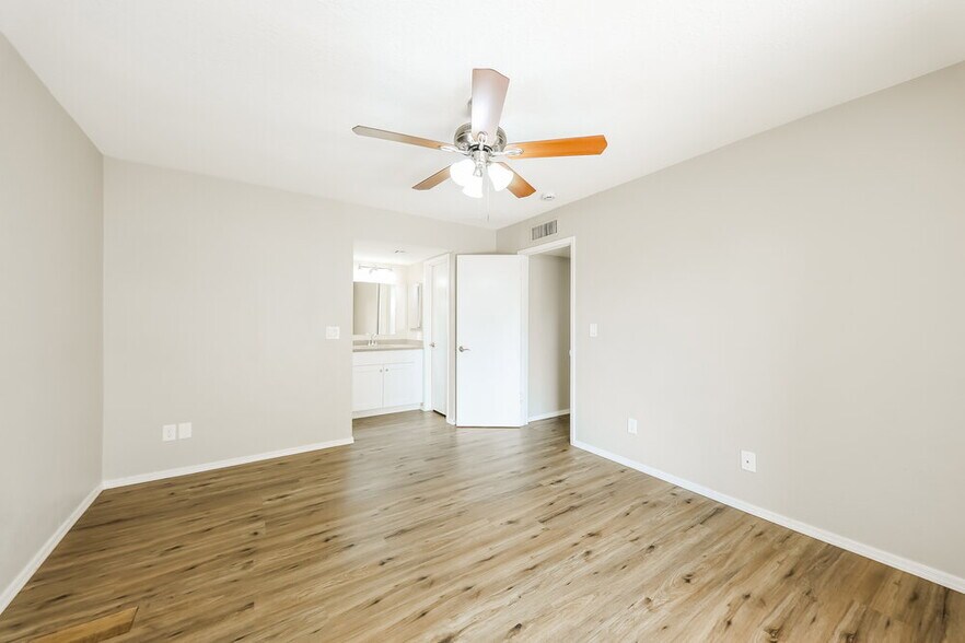 Building Photo - 4124 N 106th Ave