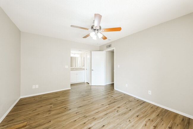 Building Photo - 4124 N 106th Ave