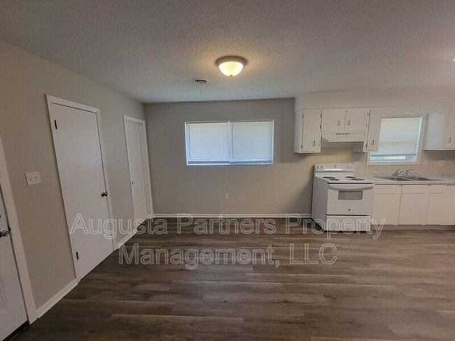 Building Photo - 3618 Audubon Pl