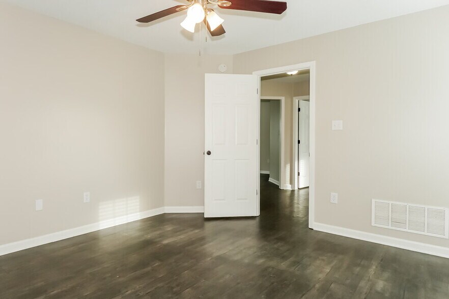 Building Photo - 10678 Pecan Meadow Dr N