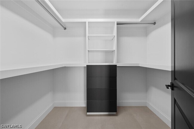 Building Photo - 23191 Fashion Dr