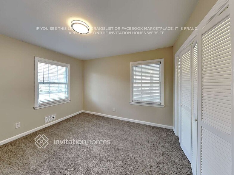 Building Photo - 8837 Elma St