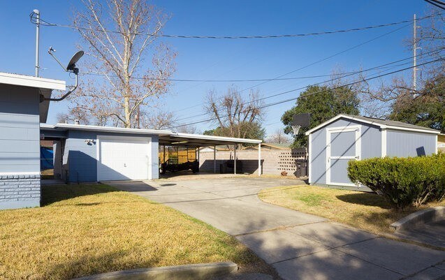 Building Photo - 303 Schmeltzer Ln