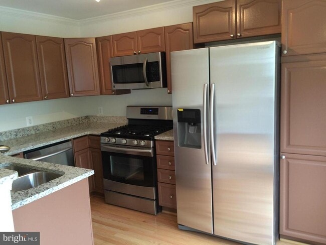 Building Photo - 4653 Lambert Dr