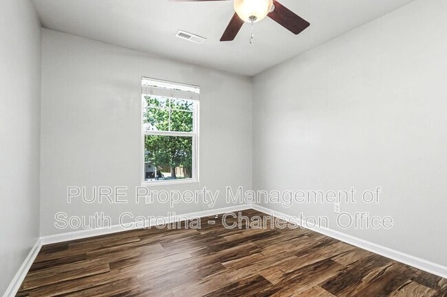 Building Photo - 407 Greywood Ln