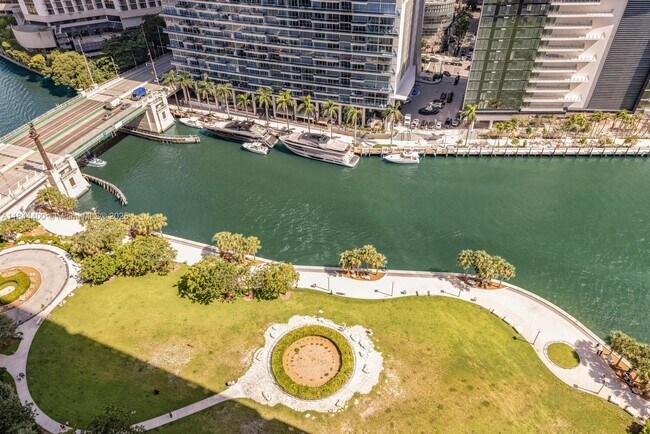 Building Photo - 475 Brickell Ave