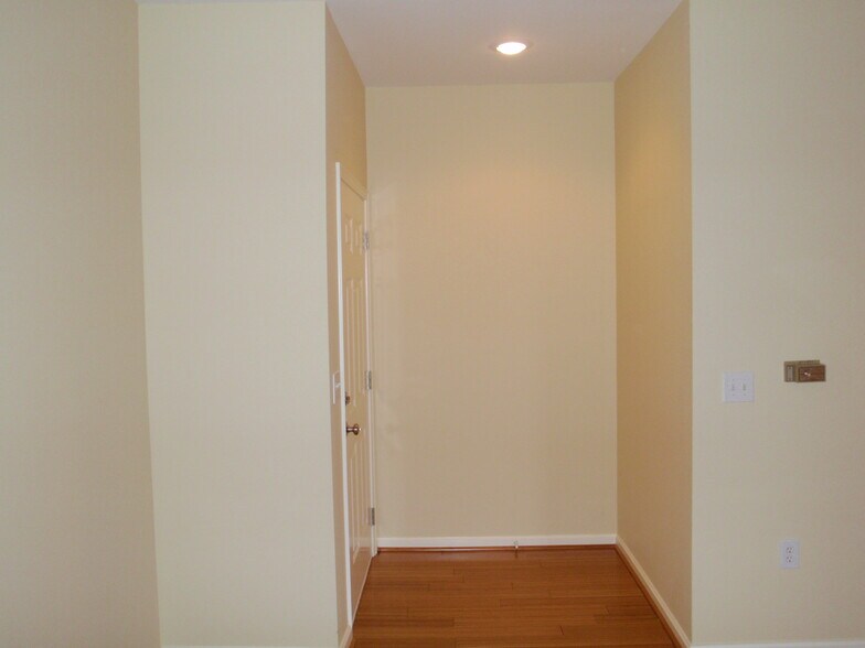 Building Photo - 724 North Street