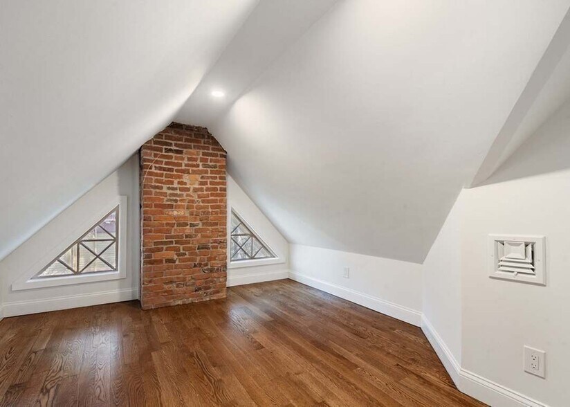 Building Photo - 31 Monadnock St