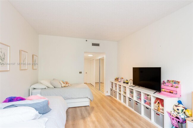 Building Photo - 251 Crandon Blvd