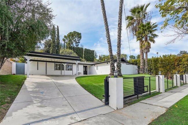 Building Photo - 5633 Rawlings Ave