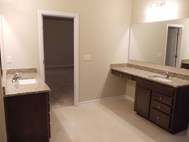 Building Photo - Spacious 4 Bedroom Home in Cox Mill School...