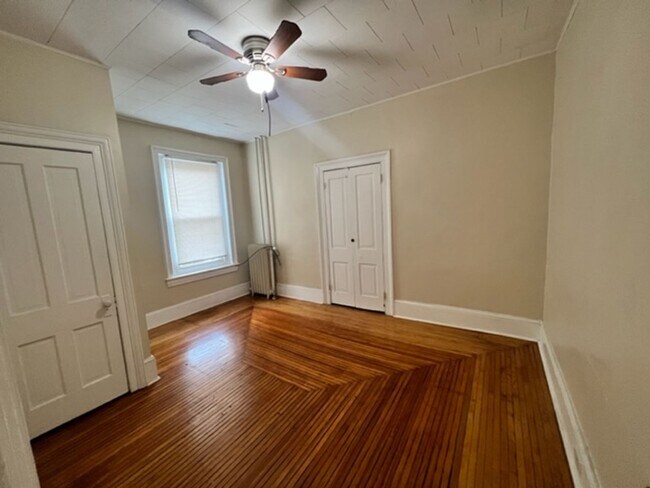 Interior Photo - Fourth and Spring