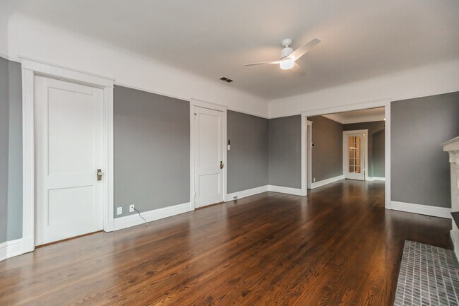 Building Photo - 334 S Oak Park Ave