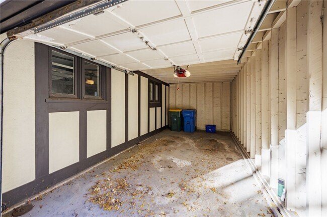 Building Photo - 901 East Ave