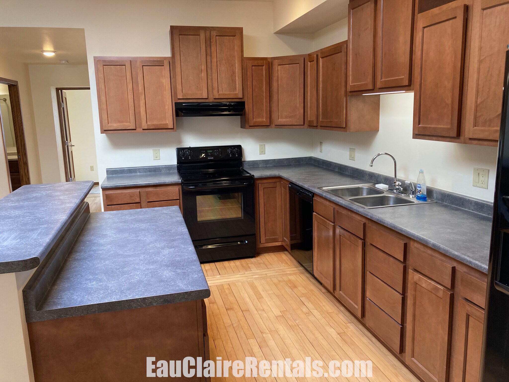 Kitchen stove - 405 Wisconsin St