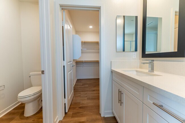 Building Photo - Otay Ranch  3 bd /2 ba Newer Condo w Garage, Laundry + More!