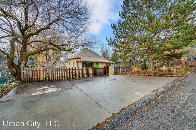 Building Photo - 2 br, 1 bath House - 1605 5th St.