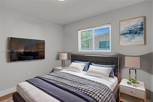 Building Photo - 16000 N Miami Ave