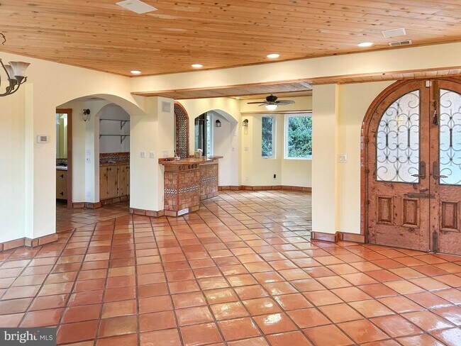 Building Photo - Potomac View