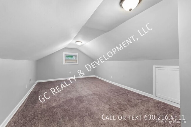 Building Photo - 1650 W 100th St