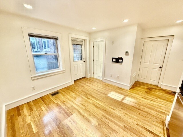 Building Photo - 11 Thacher Ct
