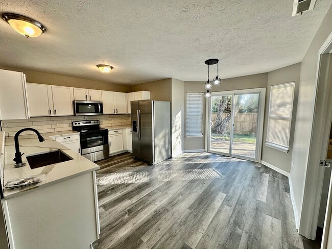 Building Photo - 13389 Kimberlite Dr