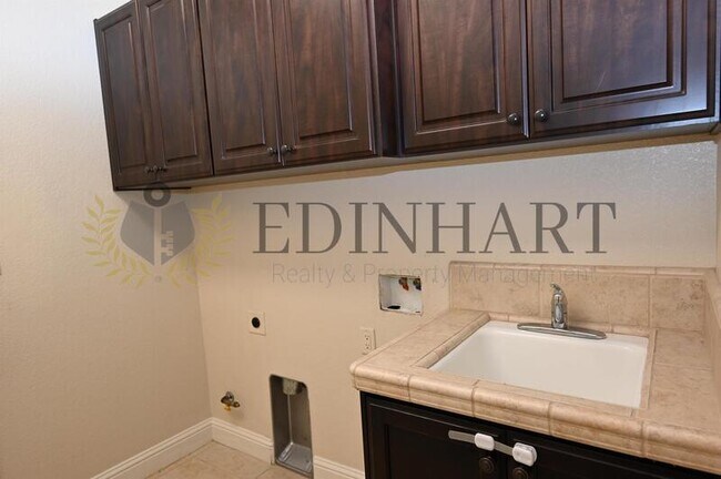 Building Photo - 11348 N Via Ventana Way