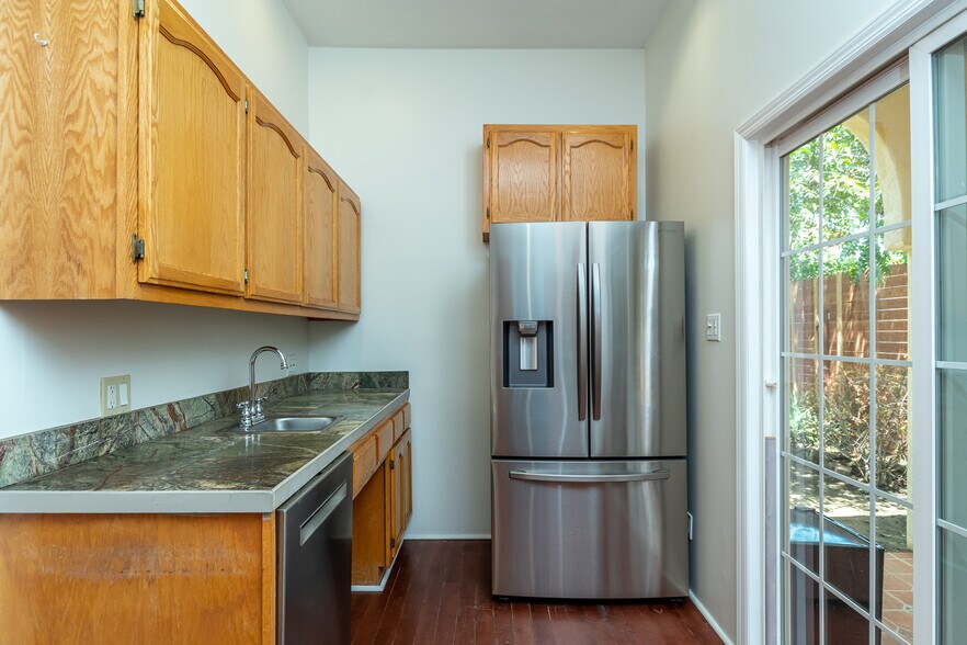 Building Photo - 5617 Katherine Ave