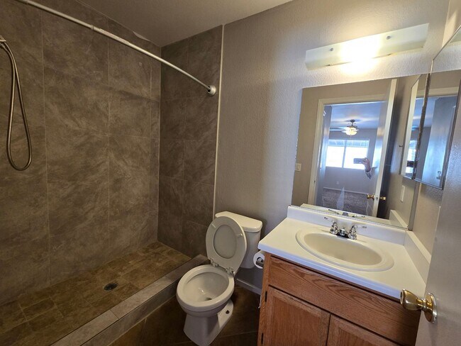 Building Photo - **Gorgeous 4-Bedroom Home in North Las Vegas!**