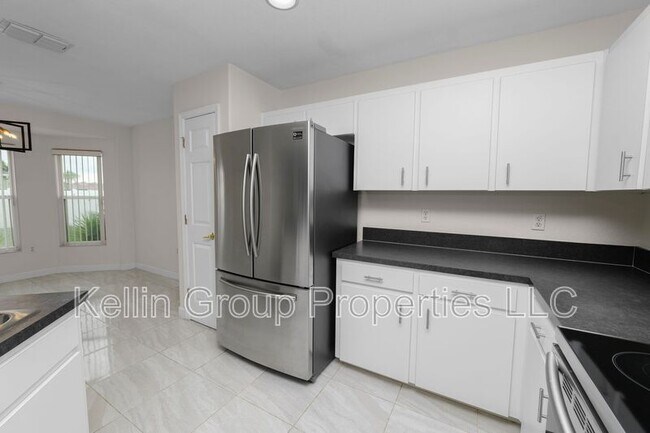 Building Photo - 3284 Sanoma Dr