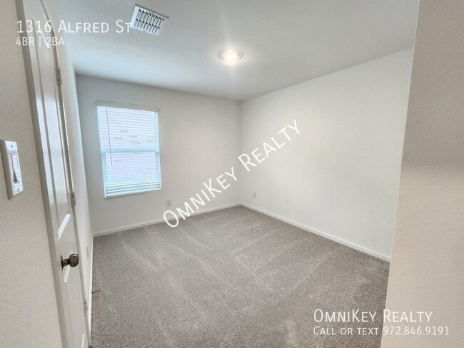 Building Photo - 1544 Elliott Rd