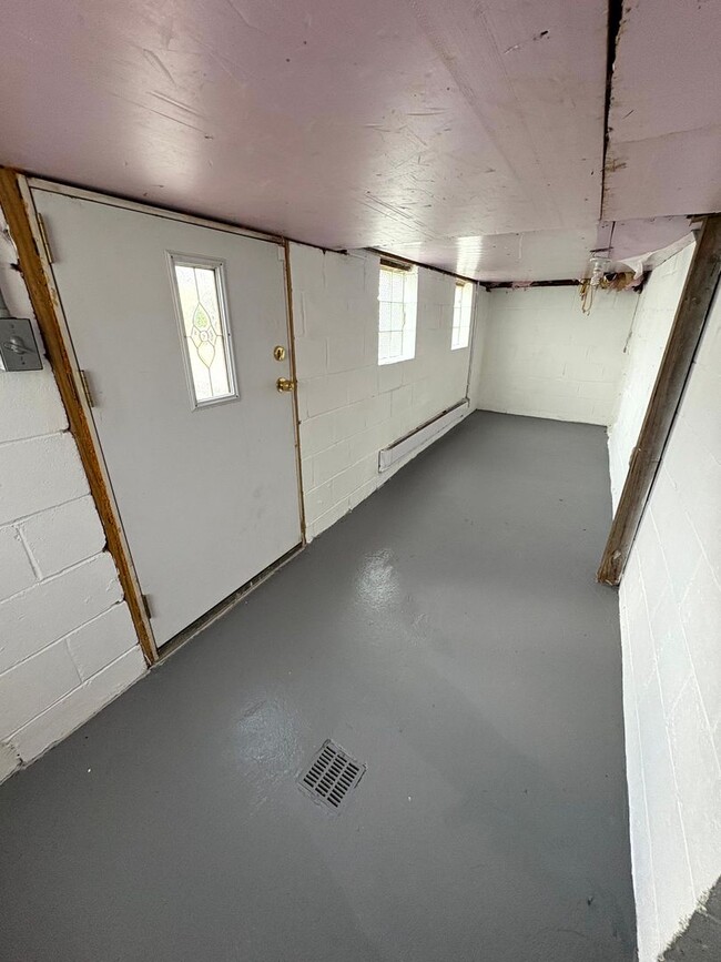 Building Photo - Cute 2 Bedroom / 1.5 Bath home in Penn Tra...