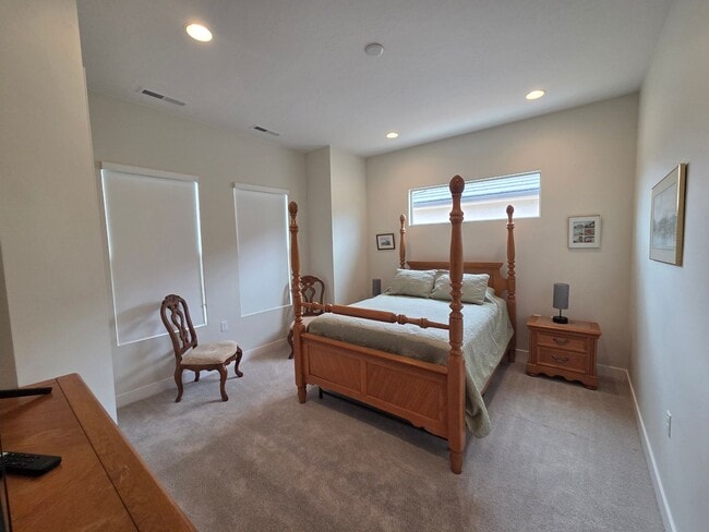 Building Photo - 1212 Hopewell Dr