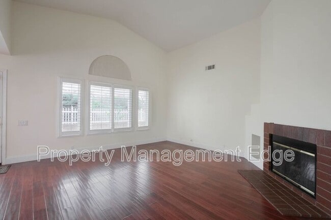 Building Photo - 30538 Colina Verde St