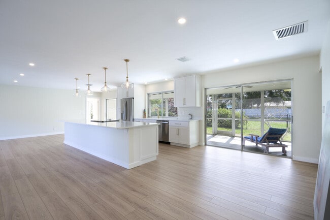 Building Photo - 912 Marlin Cir