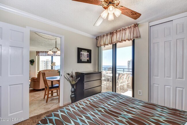 Building Photo - 1 Oceans W Blvd