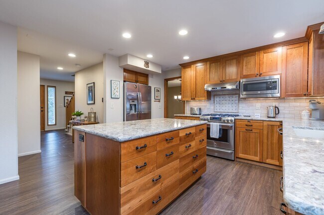 Building Photo - Lea Hill beautiful home - 4 bedroom 2.5 baths with 3 car garage & AC - A must see - Available Apr...