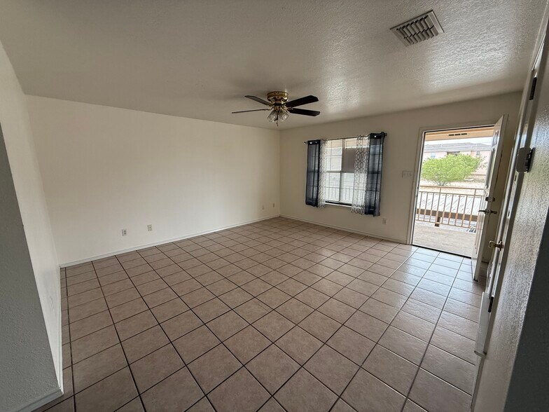 Living room - 107 Alyssa Dr