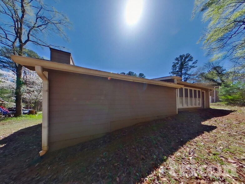 Building Photo - 6971 Springwood Dr