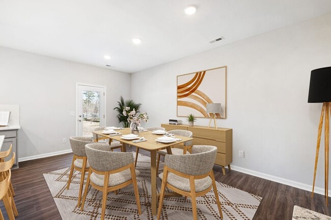 Building Photo - Luxurious 3-Bedroom Townhome Living in the...