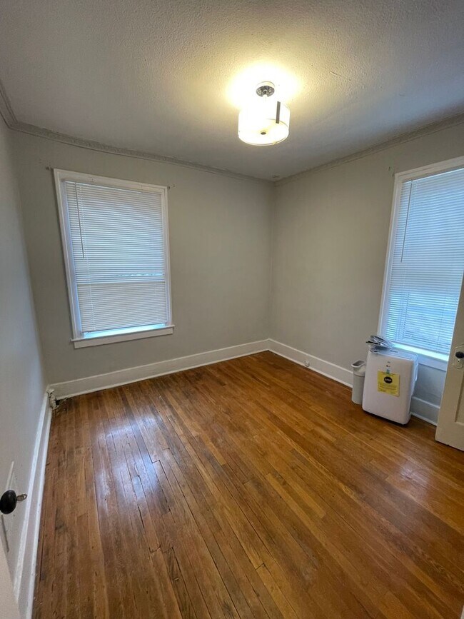 Building Photo - CASS D Apartments-5338