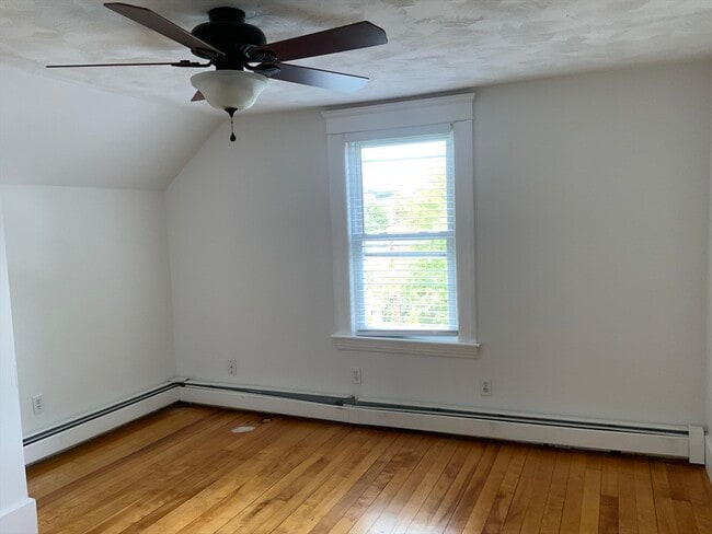 Building Photo - 33 Bedford Ave