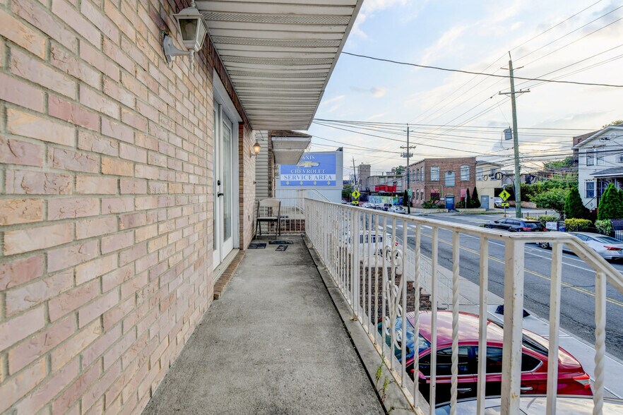 Building Photo - 708 Garfield Ave