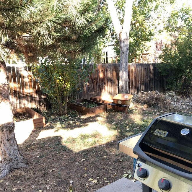 Building Photo - 942 Wakerobin Ln