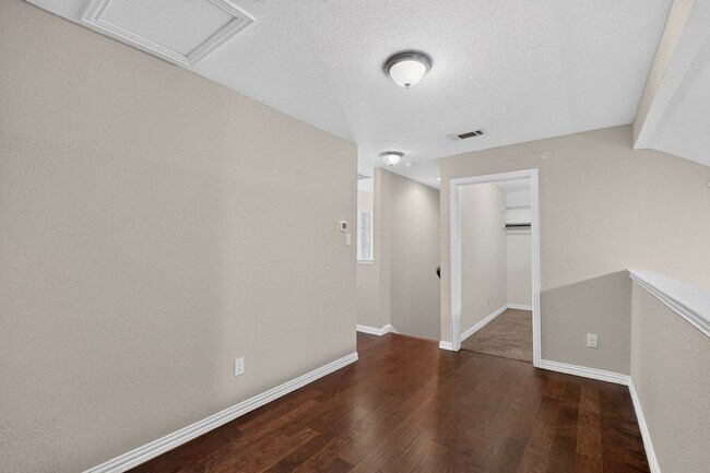 Building Photo - 829 Summercreek Dr