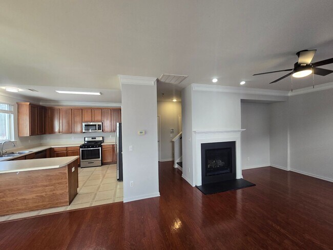 Building Photo - Beautiful 3 Bed 3 Bath Home in Amberly – Prime Triangle Location!