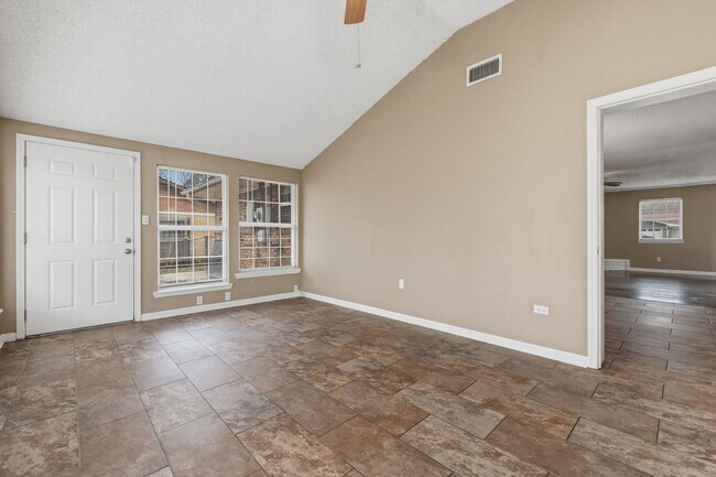 Building Photo - Nice 3 Bedroom 2 and a Half Bathroom House in Jacksonville, Arkansas